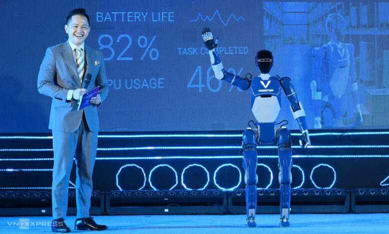 Robot hình người khen MC AI4VN 2025 điển trai Robot hình người khen MC AI4VN 2025 điển trai