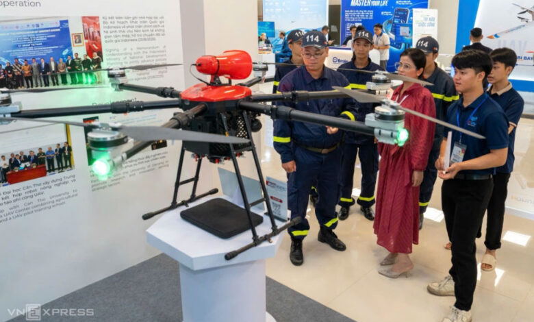 Trải nghiệm robot, UAV tại triển lãm Đổi mới sáng tạo Trải nghiệm robot, UAV tại triển lãm Đổi mới sáng tạo