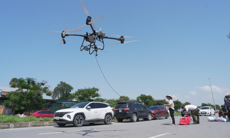 Drone vận chuyển 5 tấn hàng vào vùng lũ