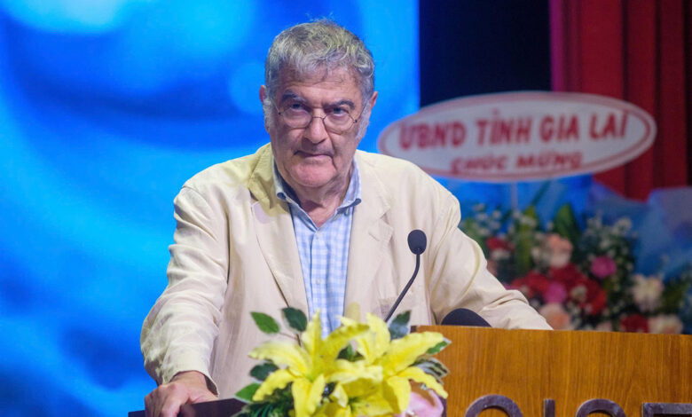 Chủ nhân Nobel Vật lý 2012: Nhân lực trẻ Việt Nam hiếu học và ham khám phá Chủ nhân Nobel Vật lý 2012: Nhân lực trẻ Việt Nam hiếu học và ham khám phá