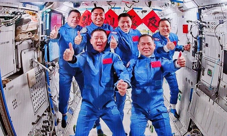 Trung Quốc chuẩn bị đưa các phi hành gia mắc kẹt trở về Trung Quốc chuẩn bị đưa các phi hành gia mắc kẹt trở về