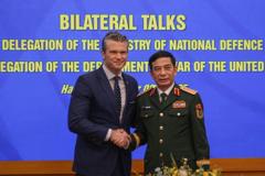 Bộ trưởng Quốc phòng Mỹ Pete Hegseth thăm Việt Nam trong lúc đàm phán cung cấp vũ khí kéo dài Bộ trưởng Quốc phòng Mỹ Pete Hegseth thăm Việt Nam trong lúc đàm phán cung cấp vũ khí kéo dài