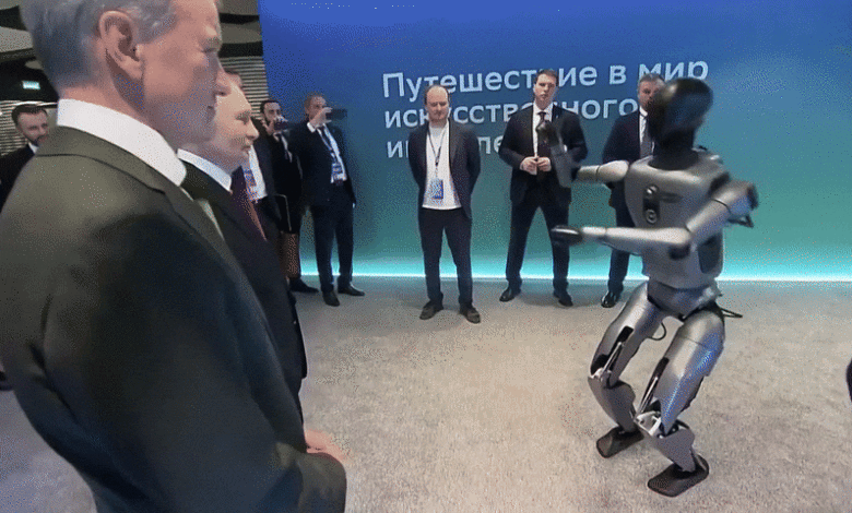 Robot hình người Nga nhảy múa trước mặt ông Putin Robot hình người Nga nhảy múa trước mặt ông Putin