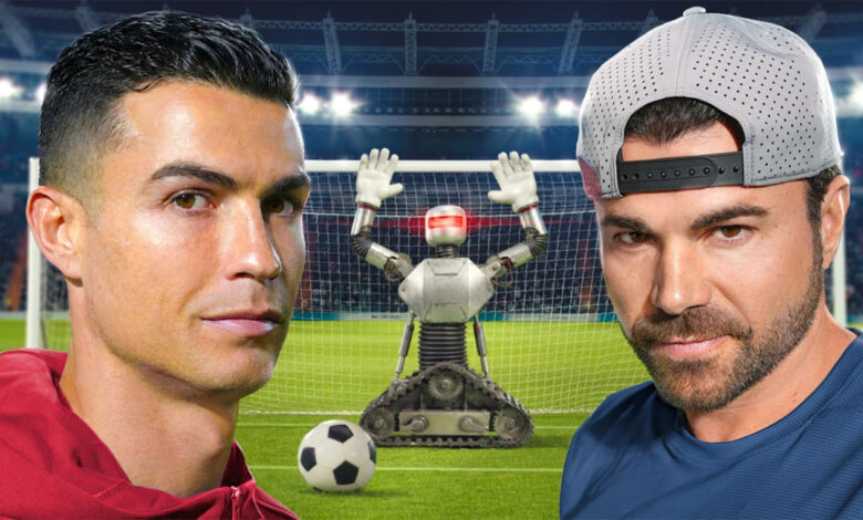 Ronaldo đá penalty với thủ môn robot của cựu kỹ sư NASA Ronaldo đá penalty với thủ môn robot của cựu kỹ sư NASA