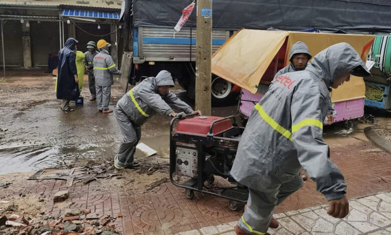 Triển khai xe phát sóng cơ động đảm bảo liên lạc vùng thiên tai Triển khai xe phát sóng cơ động đảm bảo liên lạc vùng thiên tai