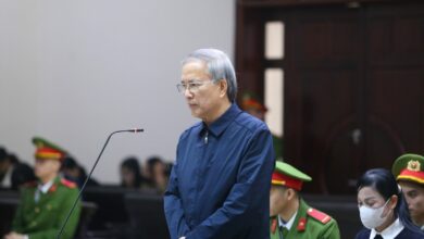 Khi vành móng ngựa là ‘giường bệnh’ của quyền lực đã mất