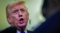 Ông Trump gỡ đoạn video phân biệt chủng tộc mô tả ông bà Obama là vượn Ông Trump gỡ đoạn video phân biệt chủng tộc mô tả ông bà Obama là vượn