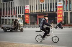 Người ngoài Đảng vẫn lép vế, Bộ Chính trị đồng loạt tham gia ứng cử Quốc hội khóa 16 Người ngoài Đảng vẫn lép vế, Bộ Chính trị đồng loạt tham gia ứng cử Quốc hội khóa 16