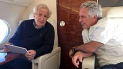 Trí thức phản đối Chiến tranh Việt Nam Noam Chomsky đã tư vấn Epstein cách đối phó truyền thông ‘tệ hại’ Trí thức phản đối Chiến tranh Việt Nam Noam Chomsky đã tư vấn Epstein cách đối phó truyền thông ‘tệ hại’