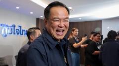 Thủ tướng Thái Lan tuyên bố thắng cử khi phe bảo thủ vượt xa các đối thủ Thủ tướng Thái Lan tuyên bố thắng cử khi phe bảo thủ vượt xa các đối thủ