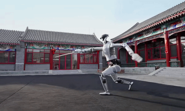 Robot hình người múa kiếm mừng năm mới Robot hình người múa kiếm mừng năm mới