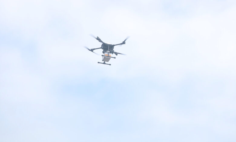 Lần đầu giao hàng vượt biển bằng UAV ở Việt Nam Lần đầu giao hàng vượt biển bằng UAV ở Việt Nam