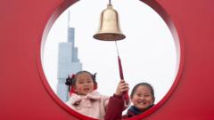 ‘Đầu tư vào con người’: Liệu nỗ lực thúc đẩy chi tiêu có giúp vực dậy nền kinh tế Trung Quốc? ‘Đầu tư vào con người’: Liệu nỗ lực thúc đẩy chi tiêu có giúp vực dậy nền kinh tế Trung Quốc?