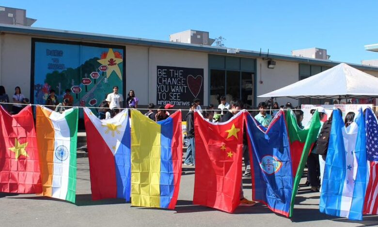 Tại vùng San Jose, Trường trung học Milpitas treo cờ đỏ sao vàng Tại vùng San Jose, Trường trung học Milpitas treo cờ đỏ sao vàng