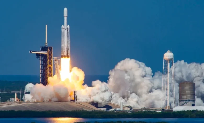 Tên lửa mạnh thứ hai thế giới Falcon Heavy tái xuất tối nay Tên lửa mạnh thứ hai thế giới Falcon Heavy tái xuất tối nay