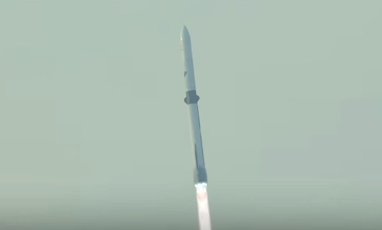 Blue Origin lần đầu phóng tên lửa bằng tầng đẩy tái sử dụng Blue Origin lần đầu phóng tên lửa bằng tầng đẩy tái sử dụng