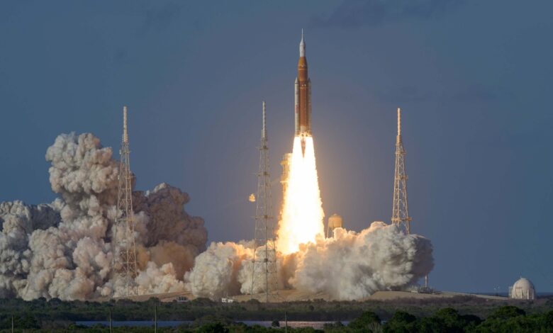 NASA phóng thành công tàu chở người tới Mặt Trăng sau 54 năm NASA phóng thành công tàu chở người tới Mặt Trăng sau 54 năm
