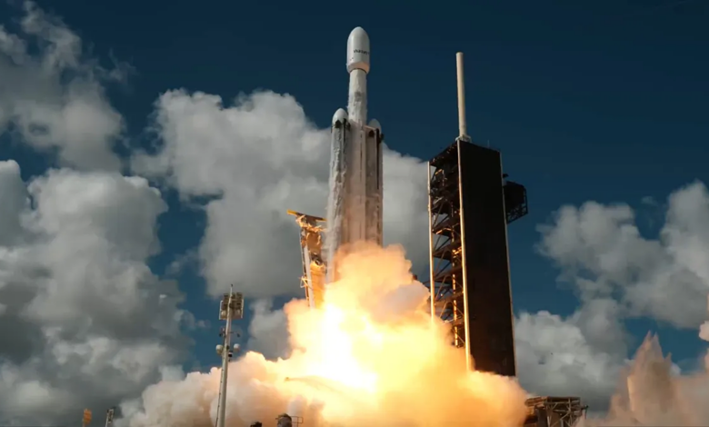 Tên lửa mạnh thứ hai thế giới Falcon Heavy tái xuất sau 18 tháng Tên lửa mạnh thứ hai thế giới Falcon Heavy tái xuất sau 18 tháng