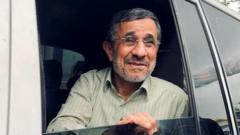 Vì sao cựu Tổng thống Ahmadinejad trở thành một nhân vật bí ẩn ở Iran? Vì sao cựu Tổng thống Ahmadinejad trở thành một nhân vật bí ẩn ở Iran?