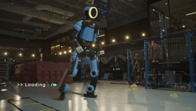 Robot hình người Mỹ phô diễn kỹ năng bóng đá