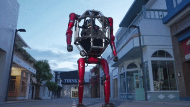 Công ty Trung Quốc ra mắt robot chở người có thể biến hình