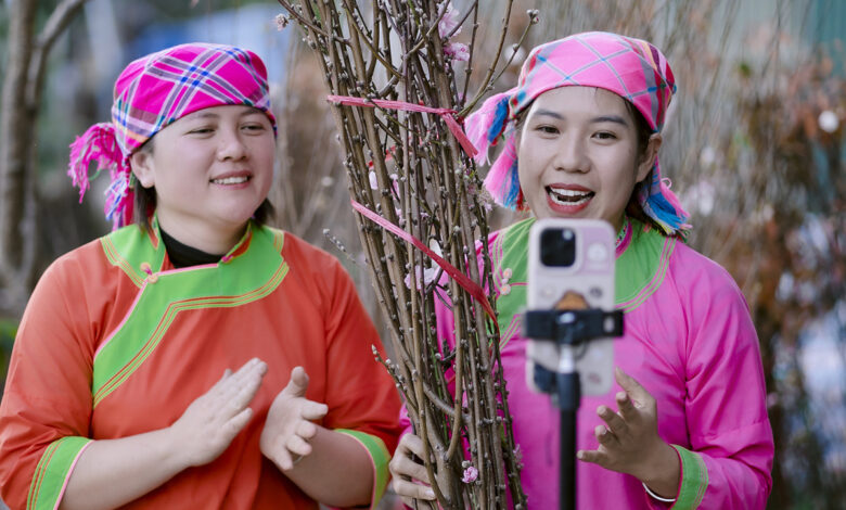 TikTok muốn thúc đẩy mô hình ‘xã thương mại điện tử’ ở Việt Nam TikTok muốn thúc đẩy mô hình ‘xã thương mại điện tử’ ở Việt Nam
