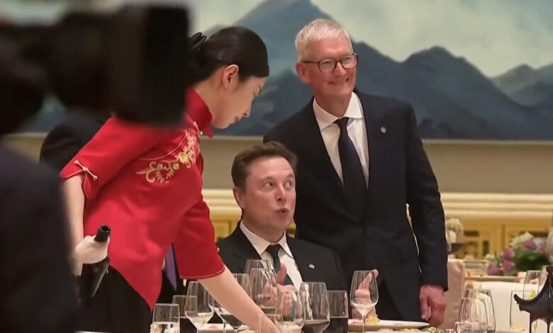 Những biểu cảm gây sốt của Musk trong chuyến thăm Trung Quốc Những biểu cảm gây sốt của Musk trong chuyến thăm Trung Quốc