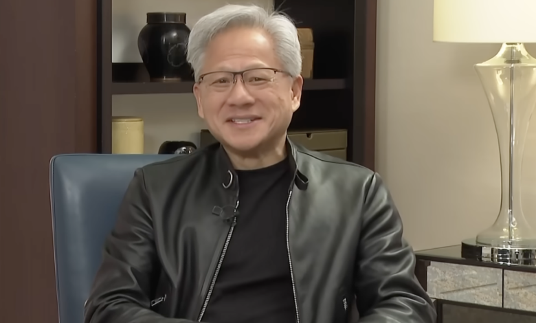 Jensen Huang ‘ngày nào cũng phê bình’ nhân viên Jensen Huang ‘ngày nào cũng phê bình’ nhân viên