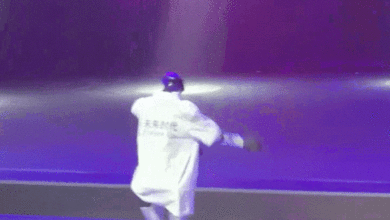 Robot hình người ngã nhào khi nhảy moonwalk