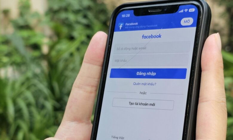 Nguy cơ lộ thông tin cá nhân khi cha mẹ khoe con trên mạng Nguy cơ lộ thông tin cá nhân khi cha mẹ khoe con trên mạng