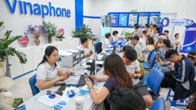 Hàng nghìn người đi xác thực thuê bao di động