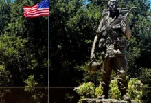 Treo Thưởng ,000 để giúp phá án Tượng Đài “Thank You America” Bị Phá Hoại Treo Thưởng ,000 để giúp phá án Tượng Đài “Thank You America” Bị Phá Hoại