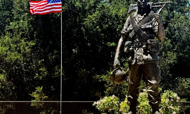 Treo Thưởng ,000 để giúp phá án Tượng Đài “Thank You America” Bị Phá Hoại Treo Thưởng ,000 để giúp phá án Tượng Đài “Thank You America” Bị Phá Hoại