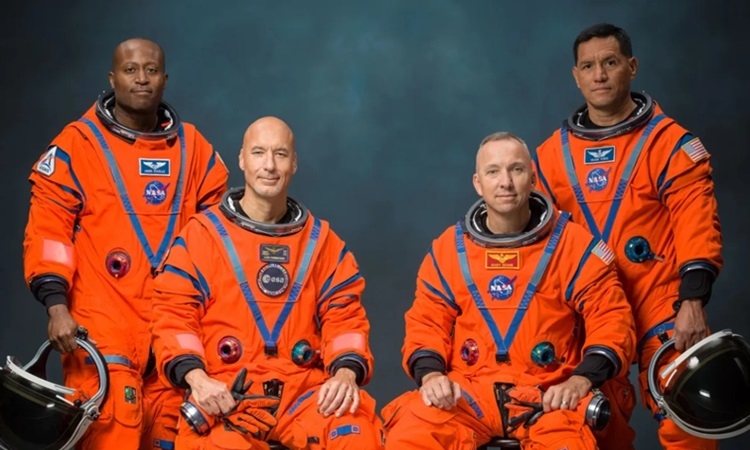 NASA công bố phi hành đoàn Artemis 3 NASA công bố phi hành đoàn Artemis 3