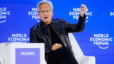 Jensen Huang: ‘Nên thử AI trước khi phán xét’