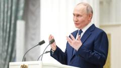 Ông Putin không nhượng bộ, nhưng diễn ngôn ở Nga về chiến tranh đang thay đổi? Ông Putin không nhượng bộ, nhưng diễn ngôn ở Nga về chiến tranh đang thay đổi?