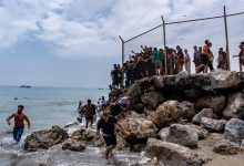 Tây Ban Nha Trả Hơn 48,000 Người Di Cư Về Marốc Từ Ceuta; Hàng Chục Người Chết Thương Tâm Tây Ban Nha Trả Hơn 48,000 Người Di Cư Về Marốc Từ Ceuta; Hàng Chục Người Chết Thương Tâm