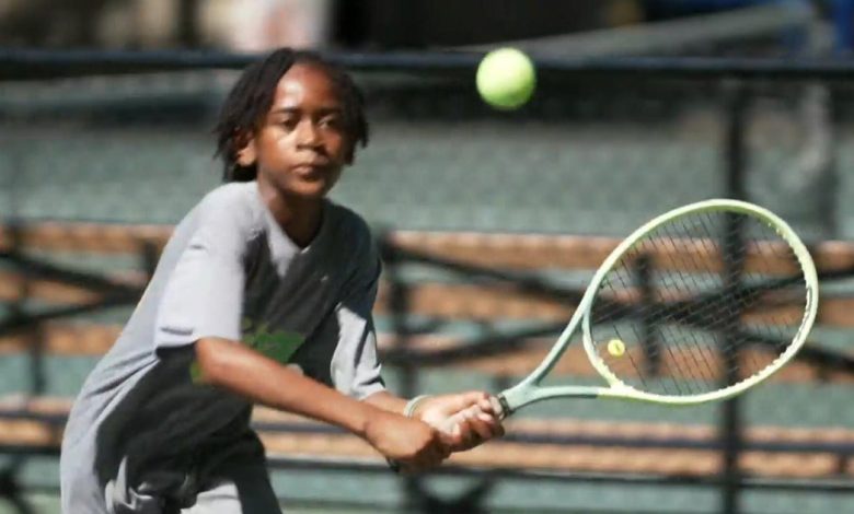 Chương trình Thanh Thiếu Niên: Học Tennis và Học Tập – Rèn Luyện Kỹ Năng Trở Thành Nhà Vô Địch Cuộc Sống Chương trình Thanh Thiếu Niên: Học Tennis và Học Tập – Rèn Luyện Kỹ Năng Trở Thành Nhà Vô Địch Cuộc Sống