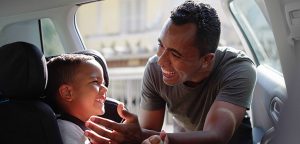 Độ tuổi và giai đoạn: Hướng dẫn an toàn ghế ngồi ô tô cho trẻ em