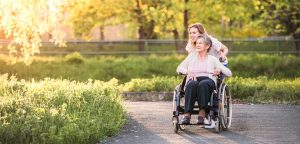 Giữ gìn sức khỏe khi chăm sóc người thân: Hướng dẫn thiết thực cho người chăm sóc