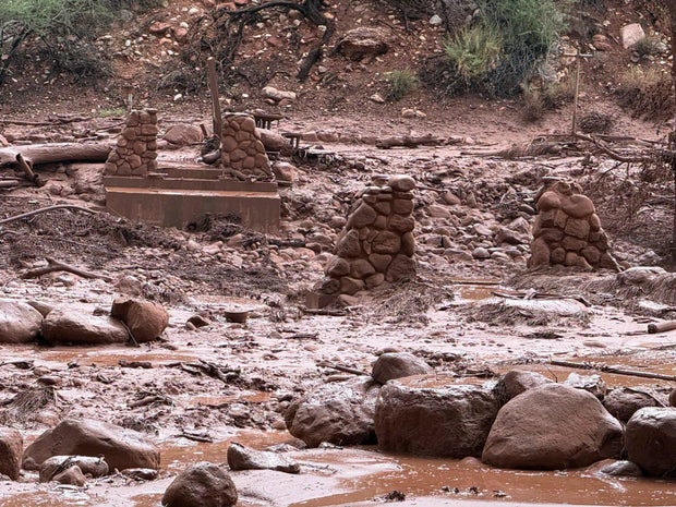 Lũ Lụt Đột Ngột Tại Grand Canyon: 2 Người Chết, 15 Người Mất Tích Lũ Lụt Đột Ngột Tại Grand Canyon: 2 Người Chết, 15 Người Mất Tích