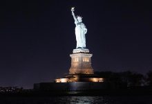 Mẹ và bé 5 tháng tuổi thiệt mạng ở Cảng New York sau vụ lật thuyền; Thuyền trưởng bị bắt giữ