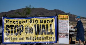 Trump tạm dừng xây dựng tường biên giới tại Công viên Quốc gia Big Bend, Texas giữa phản đối từ Abbott