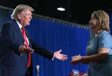 Trump Vận Động Cùng Darline Graham Tại Nam Carolina Trước Cuộc Bầu Cử Phụ
