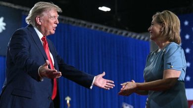Trump Vận Động Cùng Darline Graham Tại Nam Carolina Trước Cuộc Bầu Cử Phụ Trump Vận Động Cùng Darline Graham Tại Nam Carolina Trước Cuộc Bầu Cử Phụ