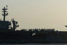 Tư lệnh CENTCOM thăm tàu USS Abraham Lincoln giữa lo ngại về tinh thần chiến đấu Tư lệnh CENTCOM thăm tàu USS Abraham Lincoln giữa lo ngại về tinh thần chiến đấu