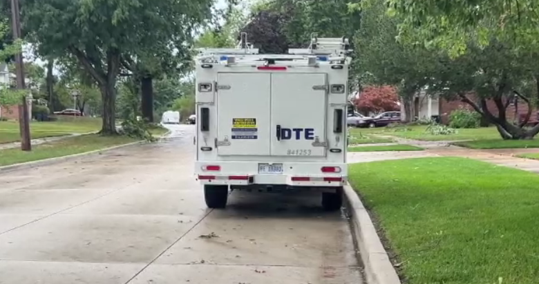 Đội ngũ khẩn trương khôi phục điện cho hơn 40.000 hộ gia đình tại Michigan sau bão