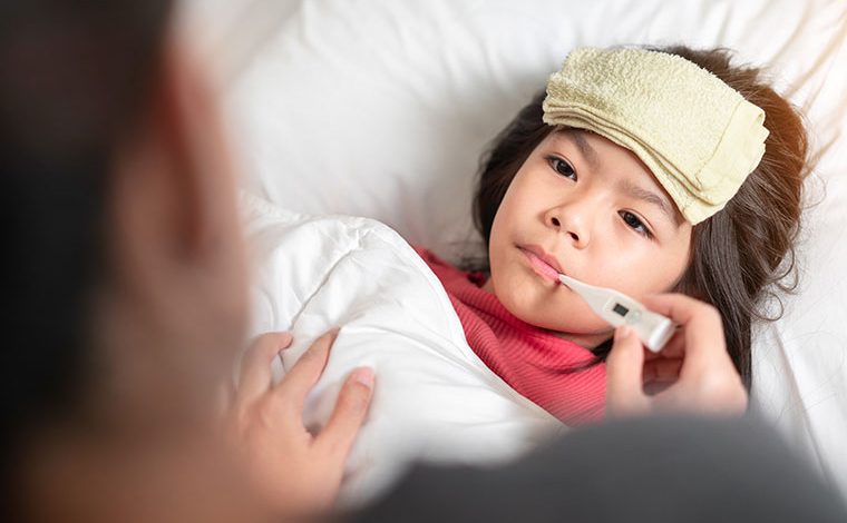 Khi nào cần lo lắng về sốt ở trẻ em: Bác sĩ nhi khoa giải đáp thắc mắc của bạn Khi nào cần lo lắng về sốt ở trẻ em: Bác sĩ nhi khoa giải đáp thắc mắc của bạn